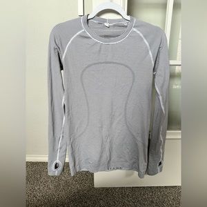Lululemon Swiftly Tech long Sleeve in good condition!
